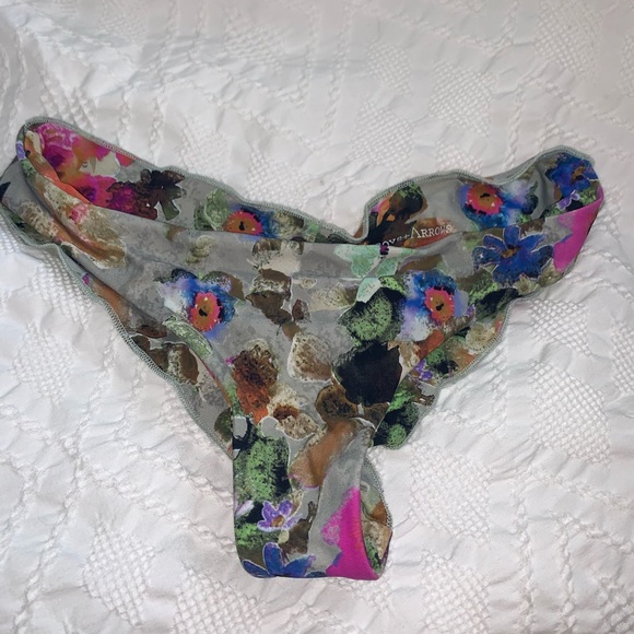 Boys and arrows cheeky bikini bottoms! - Picture 1 of 3